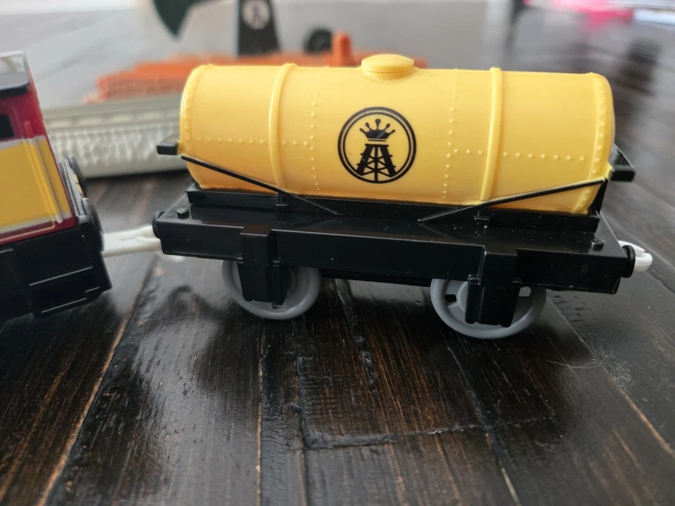 LOT OF 4 Thomas & Friends Trackmaster Pump Fill Oil Station Derrick Rig Dart - Image 3 of 4
