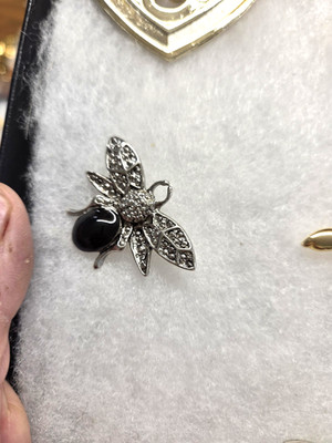 Vtg silver tone black enamel Bumble Bee Pin