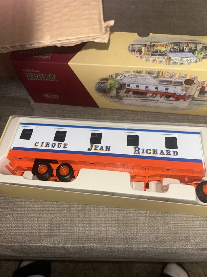 CORGI BERLIET TLM WITH CARAVAN JEAN RICHARD CIRCUS LIVERY 1/50 #EX70003 - Image 3 of 4