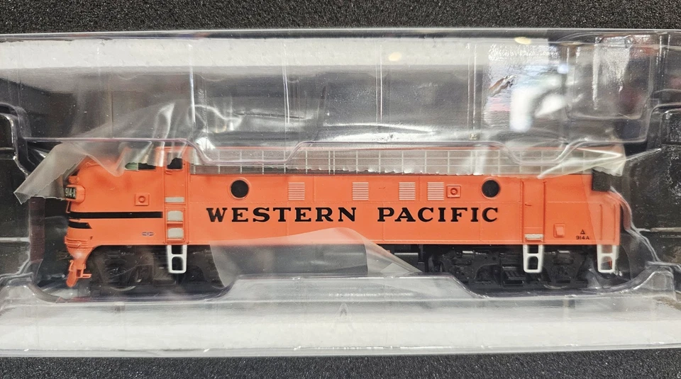 Athearn G22804 HO Western Pacific F7A Diesel Locomotive w/DCC & Sound #914a - Image 3 of 4