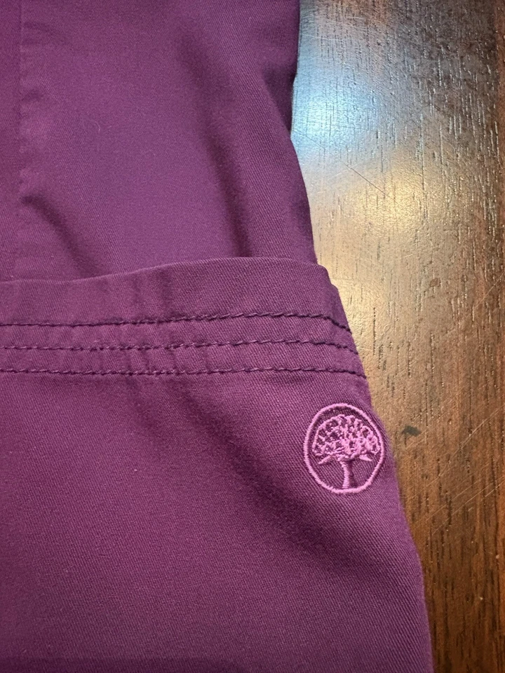 Juego Exfoliante Healing Hands, Parte Superior XL, Parte Inferior LP Jogger, Vino Foto 4 de 4