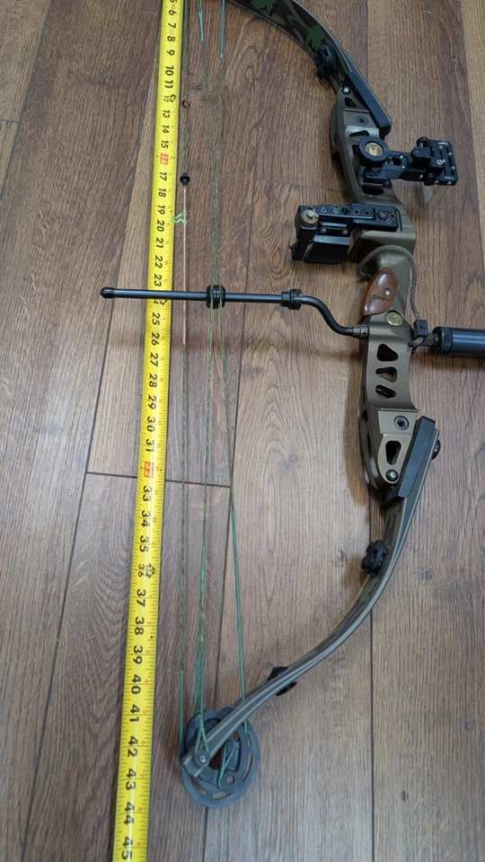 Hoyt USA Fastflite Compound Bow RH Camo W/ Case. Great Condition (036) - Image 3 of 4