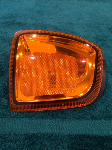 NICE 2001 - 2005 Ford Ranger Turn Signal Lens. Drivers Left Front 44ZH-1504B - Picture 4 of 10