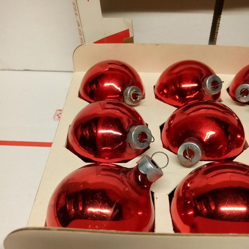 12 Vintage Red Glass Christmas Tree Ornaments in Box Made in USA 2 1/4 Inch - Afbeelding 2 van 12