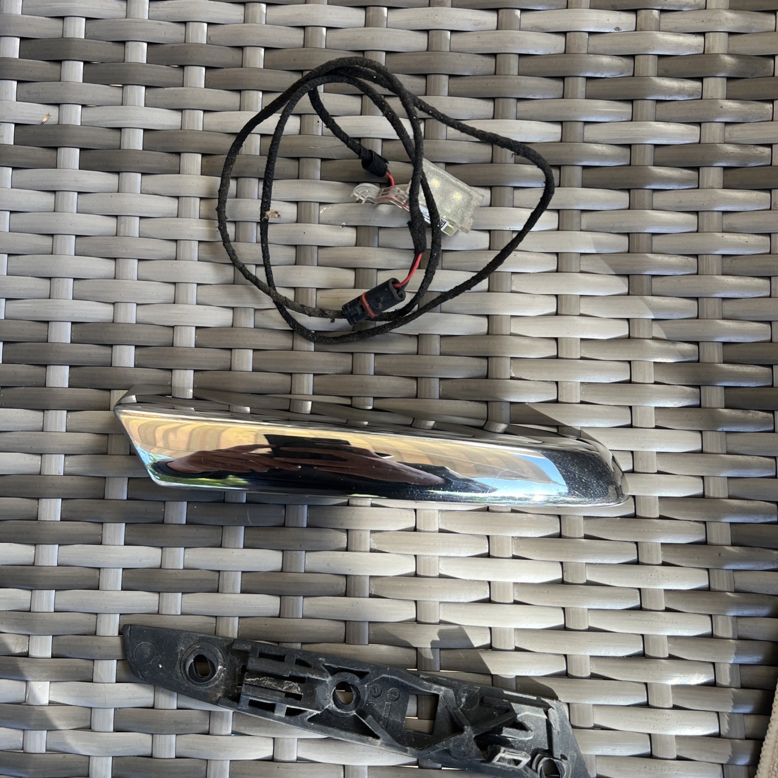 Rolls-Royce Wraith Or Dawn Right side fender molding chrome trimming with light