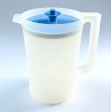 Tupperware 2 Quart Pitcher 1676-1 w- Blue Push Button Lid Retro Vintage Styling
