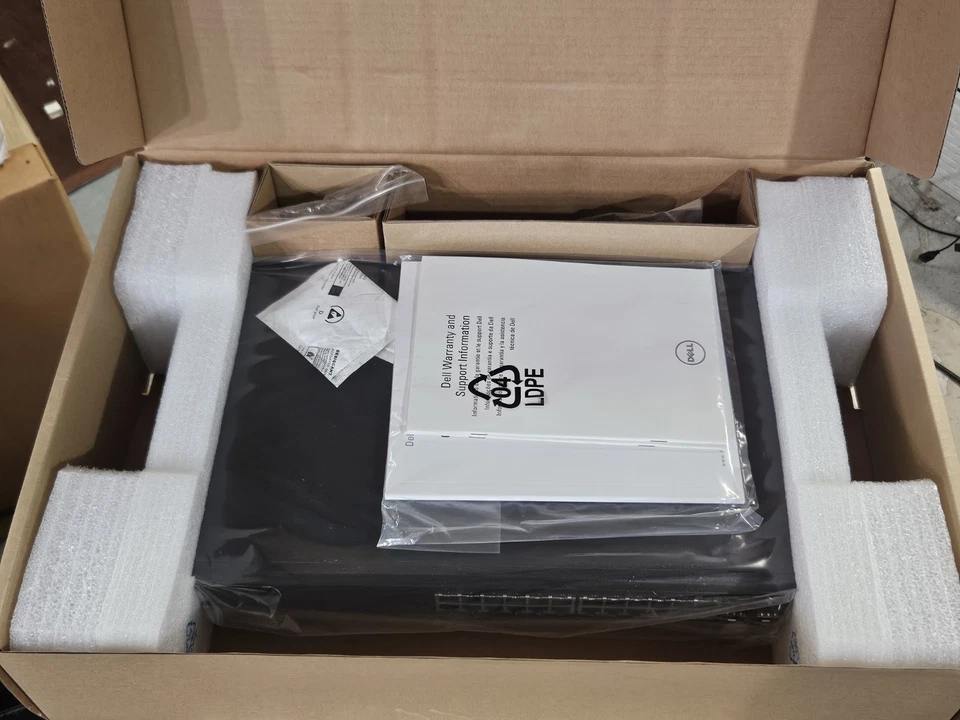 Dell PowerConnect 3524 24-Port 10/100 Managed Ethernet Switch 0P486K NEW - Image 2 of 4