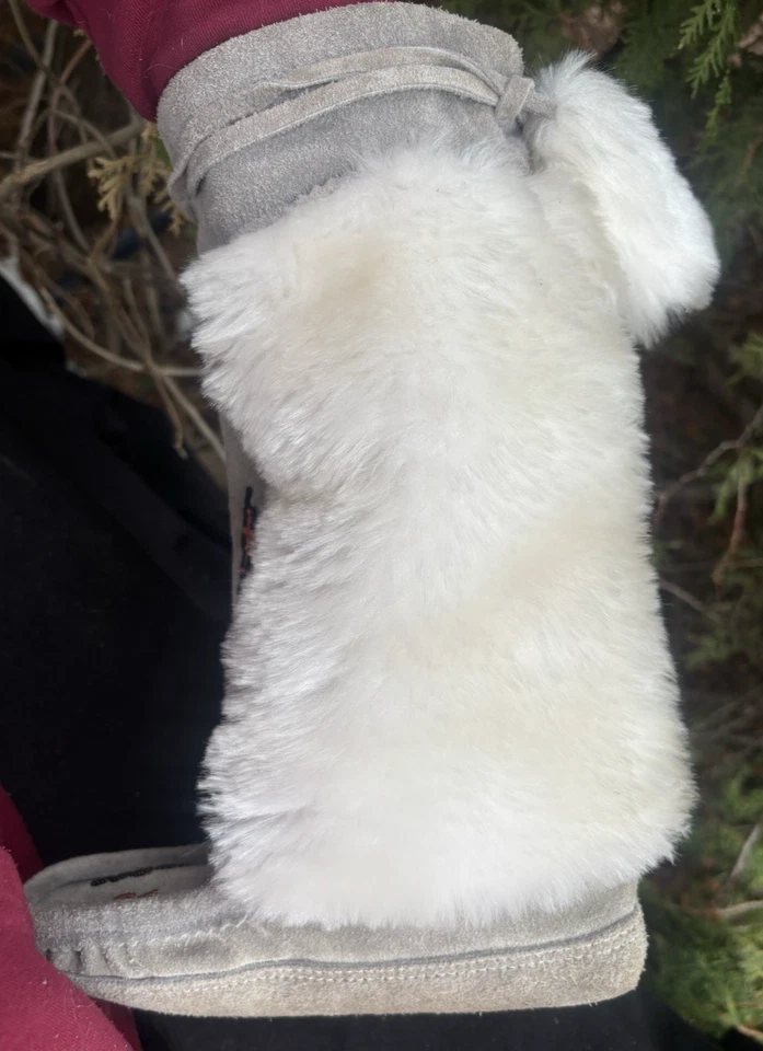 Mocasines altos vintage años 70 Ojibwe nativos americanos hechos a mano con cuentas y piel Foto 3 de 4