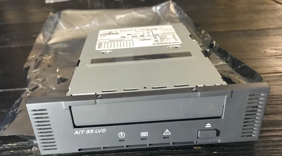 Compaq 216881-004 AIT 35 LVD INTERNAL TAPE DRIVE, MANUALS & 15 CD'S - Image 2 of 4