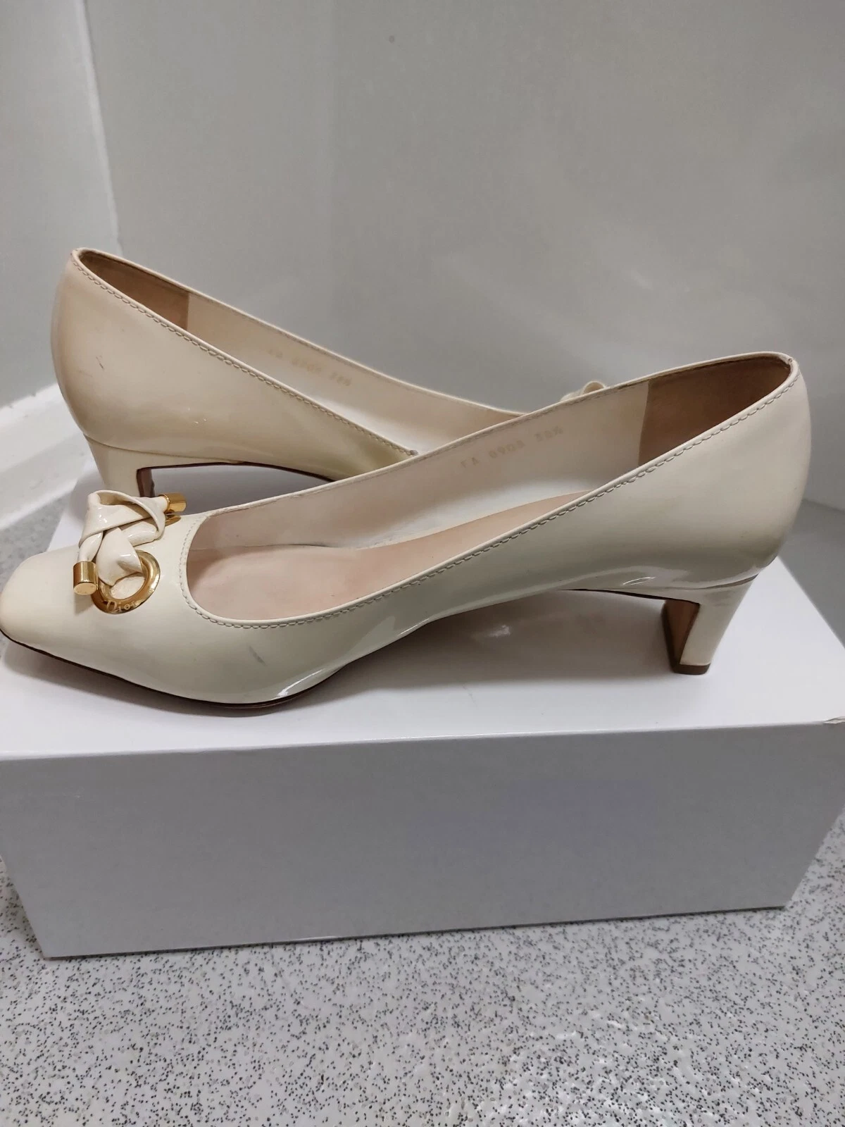 Escarpins Christian Dior femme pointure UK 5,5 EU 38,5 chaussures en cuir verni blanc