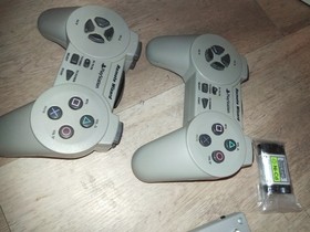 playstation 1 SPCH1001/94000 w/RCA & DC, 2 control, 1 charger + batt, gamesharrk