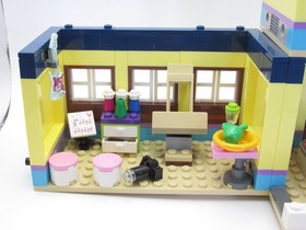 LEGO Friends: Heartlake High 41005 High School Classrooms
