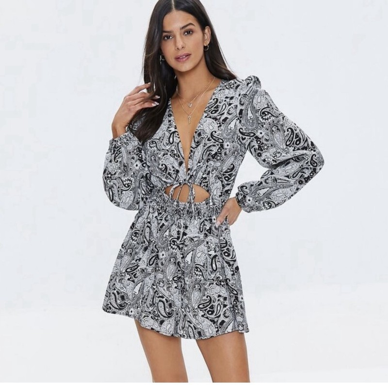 Women's Black & White Paisley V-Neck Long Sleeve Cutout Tie Romper Pockets M/L