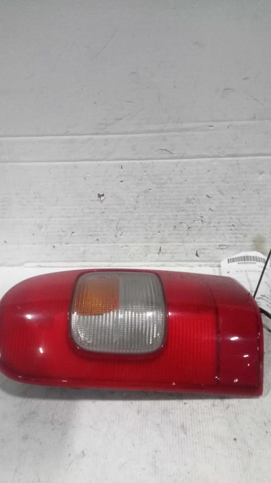 Conjunto de lanterna traseira esquerda usado serve: 1998 Oldsmobile base silhueta esquerda grau A - Imagem 2 de 4