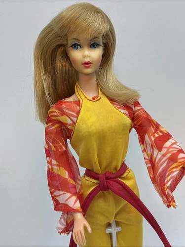 Vintage TNT Twist 'N Turn Made in Japan Barbie Ash Blonde Hair - Mod Outfit
