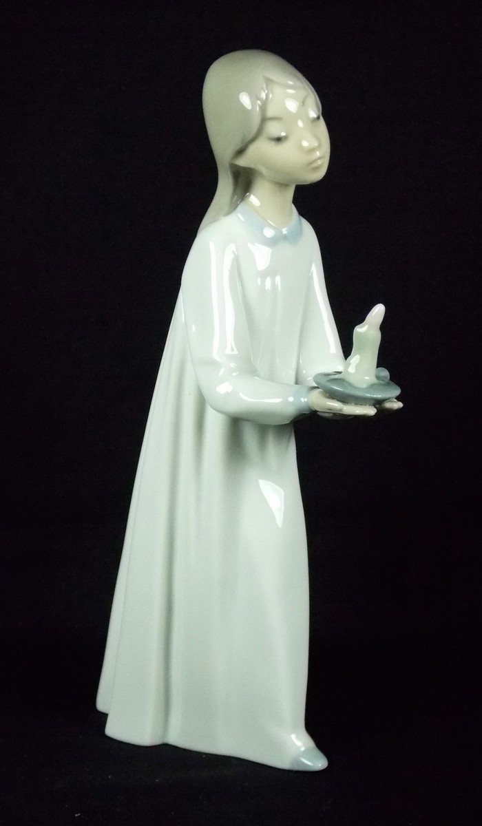Lladro Girl With Candle Figurine No Box Excellent 8.25
