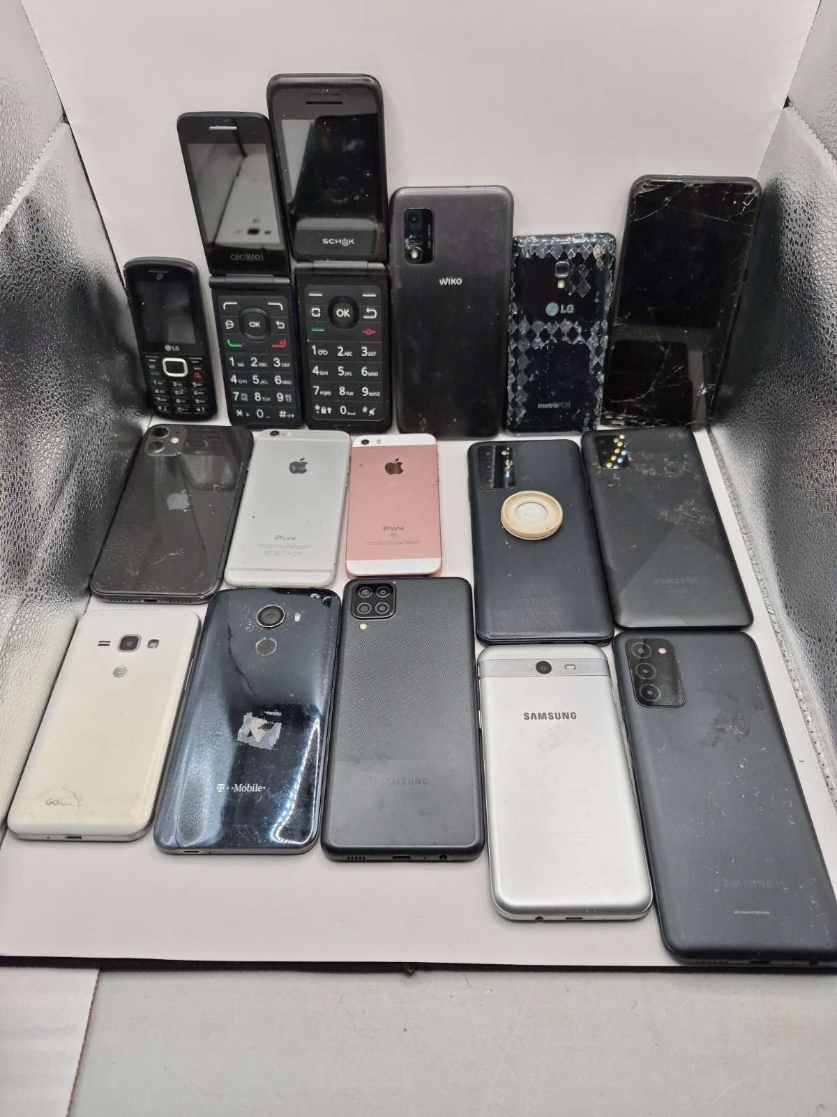 Lot 16 Phones Samsung Iphone LG Metro Varying Condition PARTS Only