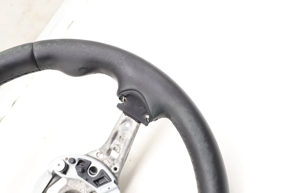 BMW 330I XDRIVE 2017 - Volante deportivo de cuero de 3 radios 6878250 Foto 3 de 4