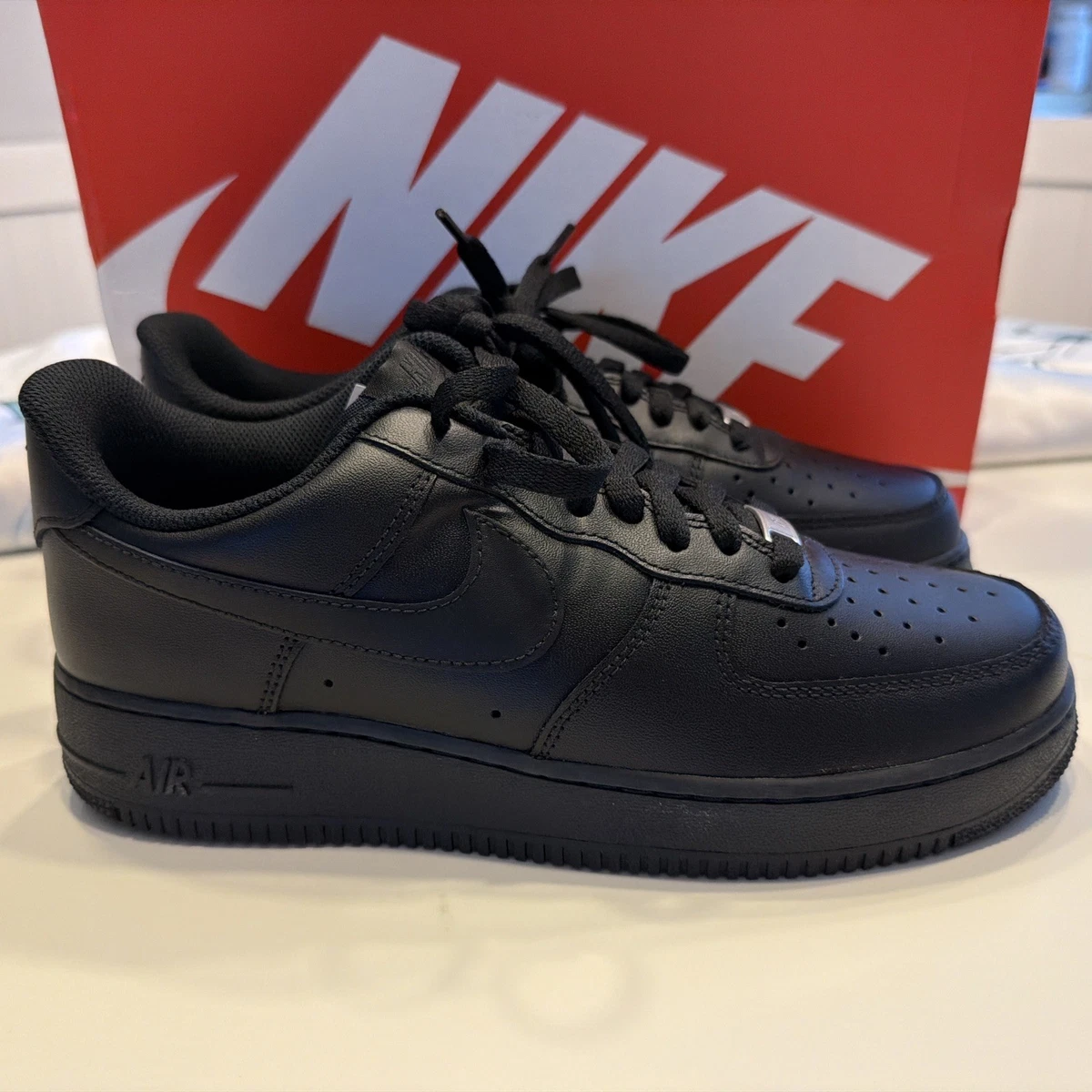 Preços baixos em Nike Air Force 1 '07 Triple Black | eBay