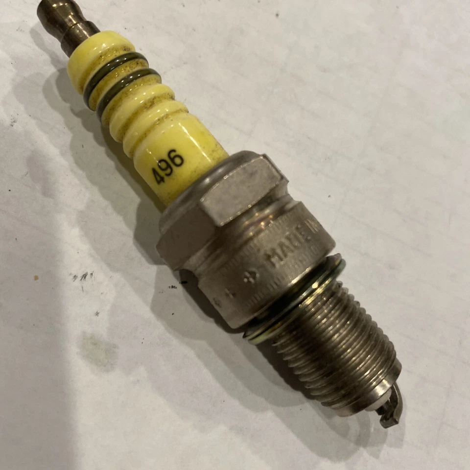 Bujía Accel 496 ranura en U hecha en Japón Foto 3 de 4