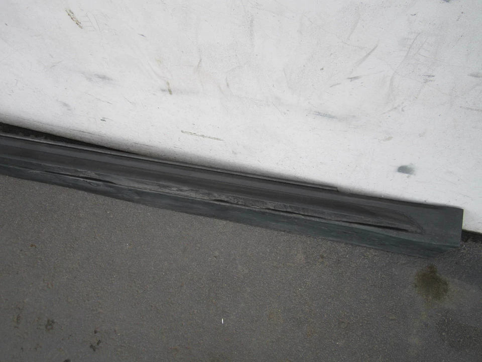 em012173 Volvo V60 Cross Country 2019 2020 RH Side Rocker Panel Moulding OEM — 第 3/4 张图片