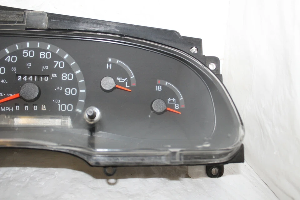 Cuadro de instrumentos velocímetro 02 Ford E150/E250/E350/E450SD/E550SD 244.110 millas Foto 4 de 4