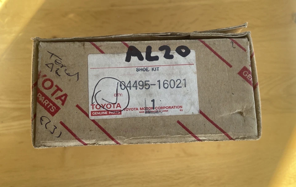 Toyota Tercel 1979-1989 Genuine NOS Rear Brake Shoe Kit 04495-16021 - Image 2 of 4