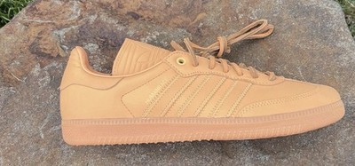IE7293 Men s 8.5 Pharrell x adidas Samba Human Race 'Orange' Leather Shoes