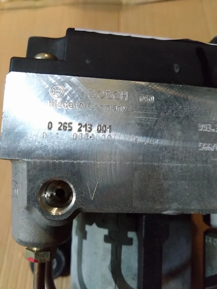 Controlador modulador módulo unidad bloque de válvula y bomba ABS Bosch Porsche 911 / 993 Foto 2 de 4