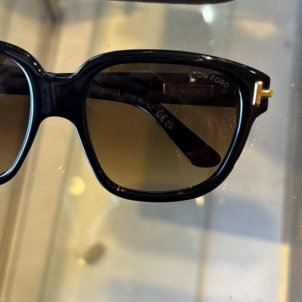 Gafas de sol Tom Ford TF 1236 ICON colección 01F negro/marrón degradado 58 nuevas Foto 2 de 4