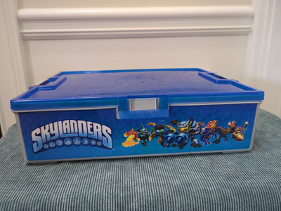 VGUC Skylanders Classic Tackle Box  + 18 Figures