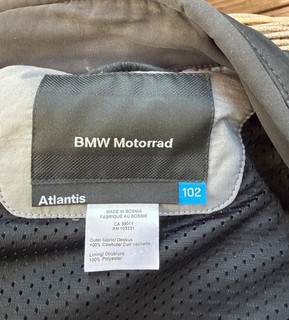 BMW Atlantis Motorradanzug aus Leder/Wildleder in Größe 102