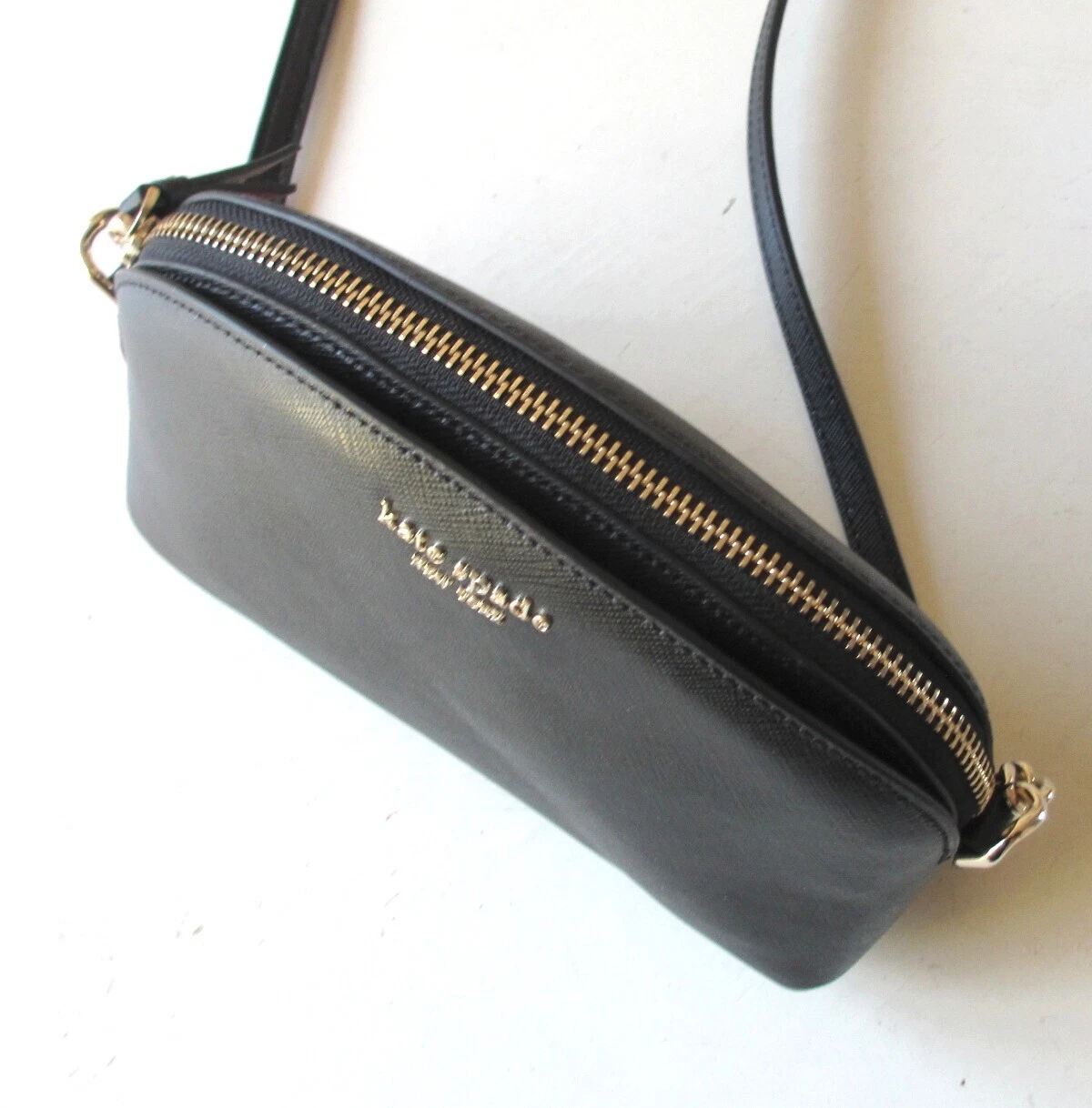 Borsa a tracolla Kate Spade New York Cameron Hilli Saffiano in pelle nera oro pallido