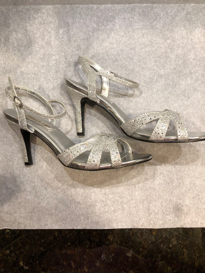 ZAPATOS DE VESTIR TOUCH UPS PARA MUJER PLATEADOS BRILLO TACÓN ALTO - TALLA 8,5M Foto 4 de 4