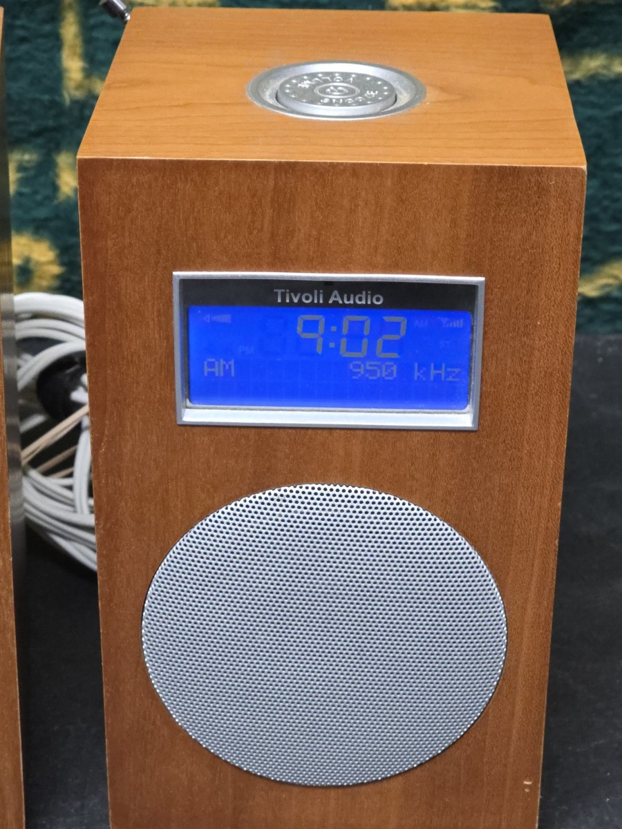 スピーカー・ウーファー Tivoli Audio model 10 Tivoli Audio Model 10 AM FM Clock Radio Aux w/ Extension Speaker