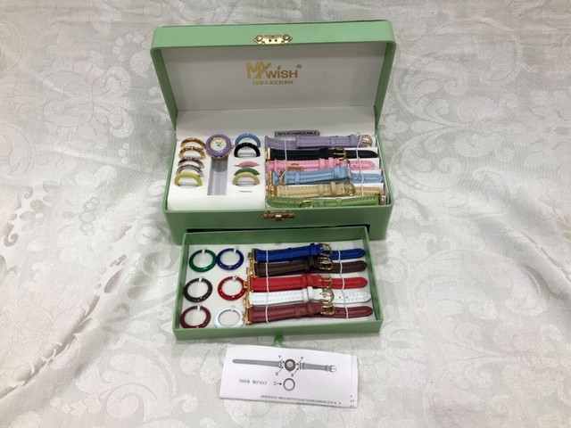 watch set with interchangeable bands