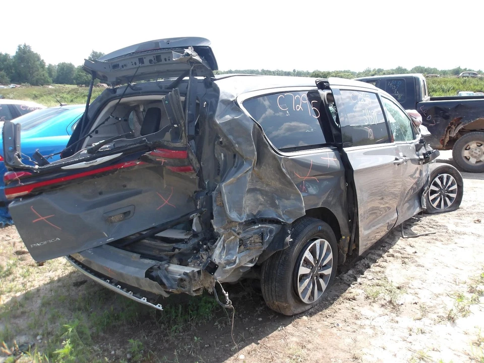 Used Automatic Transmission Shift Lever Assembly fits: 2022 Chrysler Pacifica G - Image 4 of 4