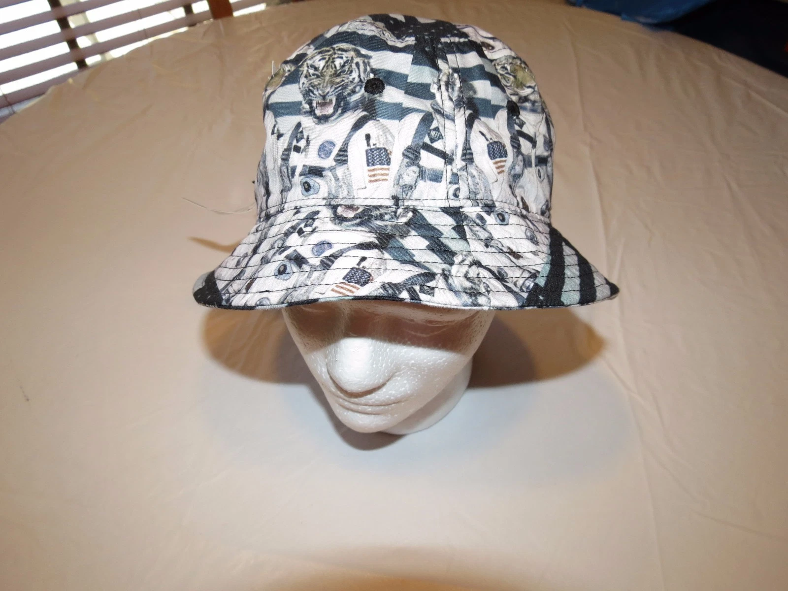 Neff space Tiger astronaut OS fishing grey RARE Men's adult sun bucket hat cap