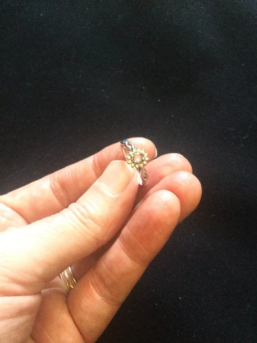 375 gold 2024 ring with diamond