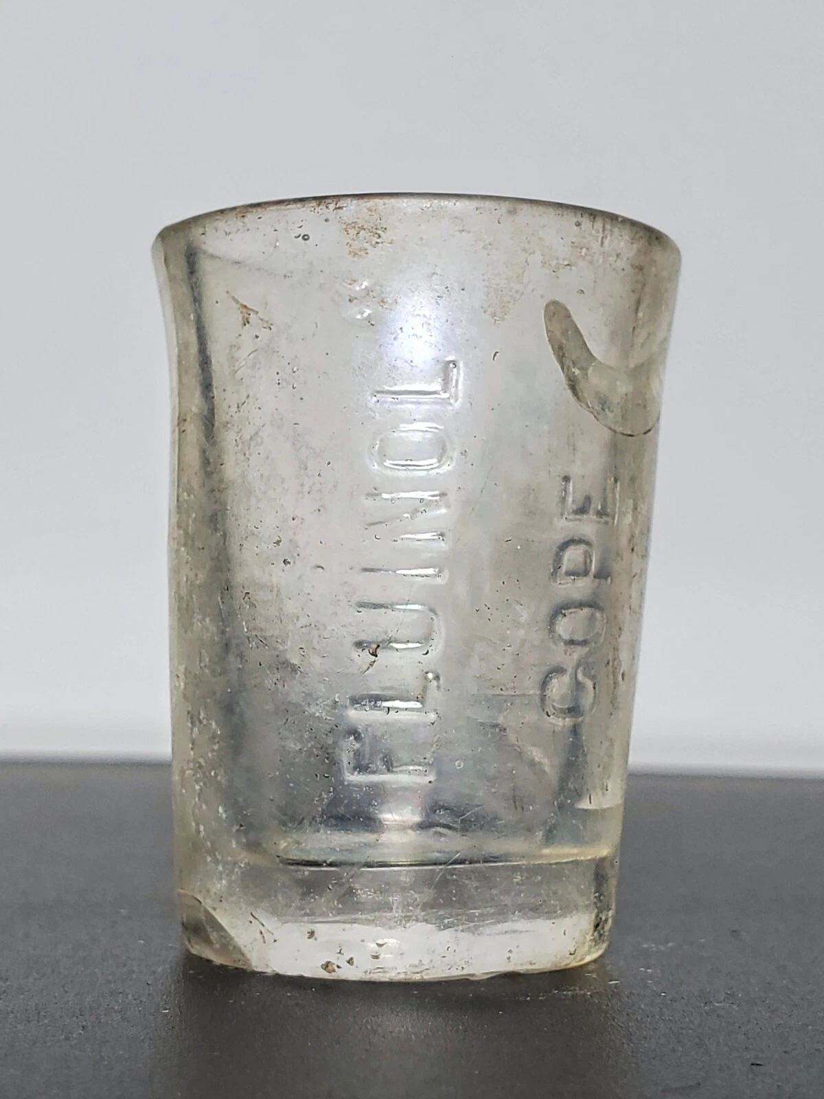 Pre-1900s antique measuring cup «For Bath FLUINOL COPE»
