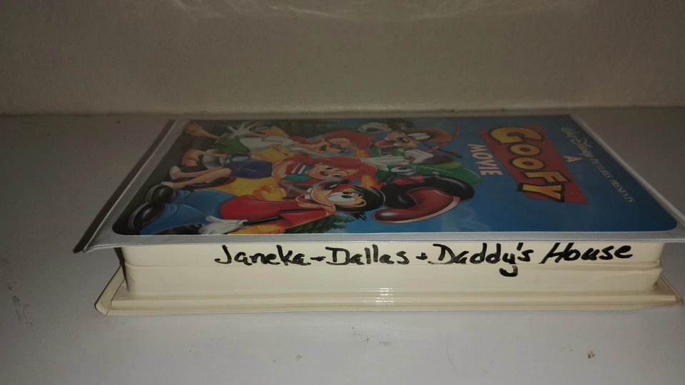 A Goofy Movie (1995) VHS - Walt Disney Pictures - White Clamshell - RARE Vintage - Image 3 of 4