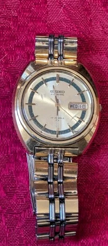 Vintage 1970's Seiko 7006-7109 17 Jewel Automatic Day/Date Wristwatch Runs Well