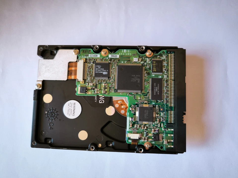 ⛁ HDD IDE Fujitsu 27 XV Series - MPE3084AE - 8.4 GB - (MS-DOS, Win 3.1, Win9x) - Immagine 3 di 4