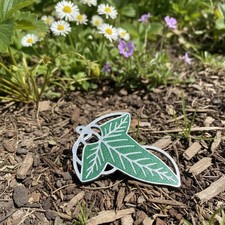 Image of Elven Leaf Brooch Pin Green LOTR Lord of The Rings Hobbit Inspired Cosplay