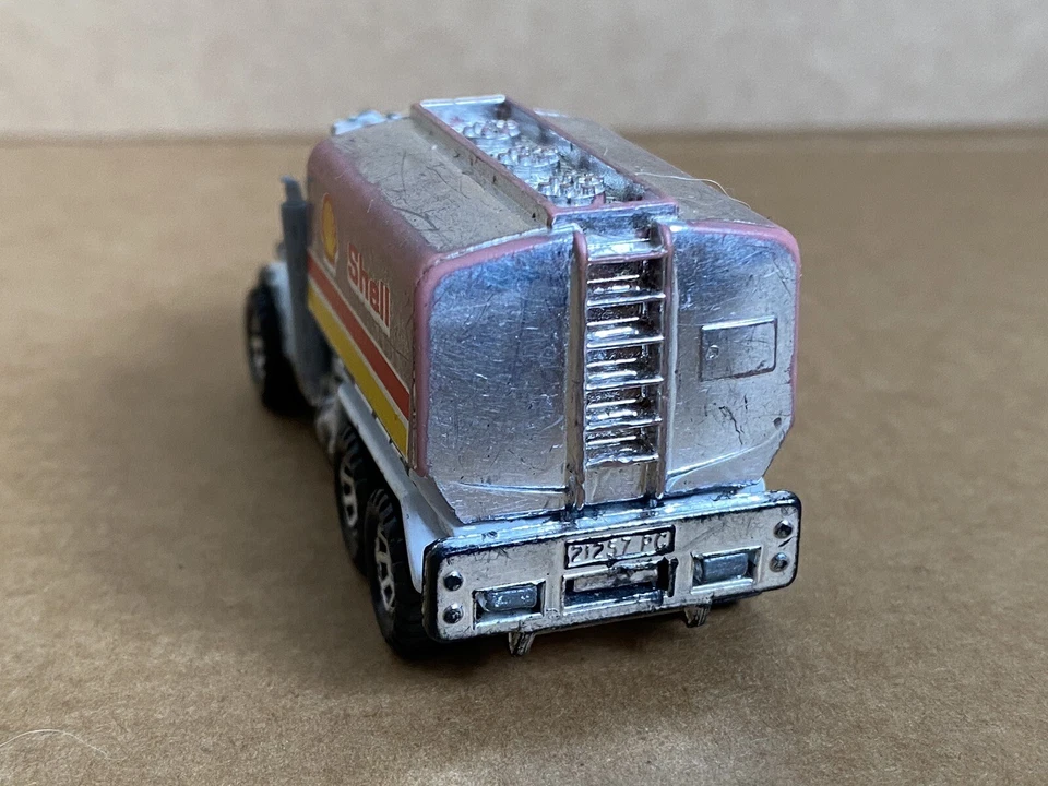 Matchbox Peterbilt Shell Tanker, 1:80 Scale Die Cast, 1981, Rare. - Image 4 of 4