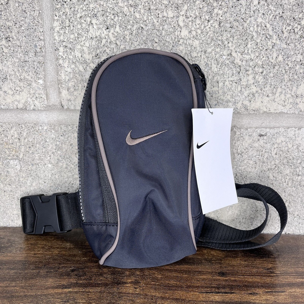 nike sling bag black