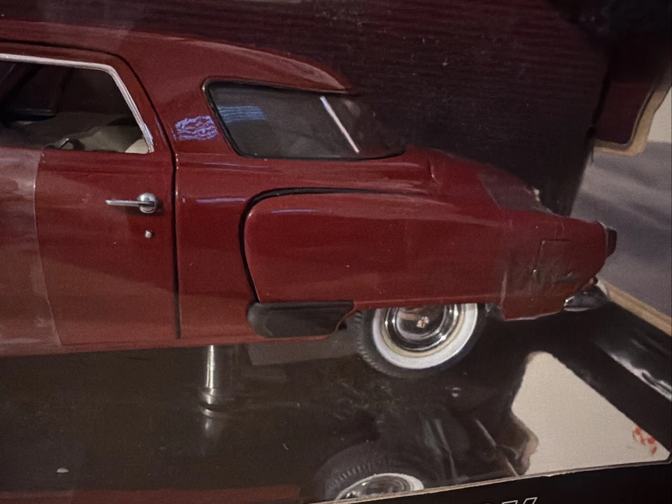 Highway 61 1951 Studebaker Champion 1:18 Diecast Studebaker Maroon In Box - Image 2 of 4