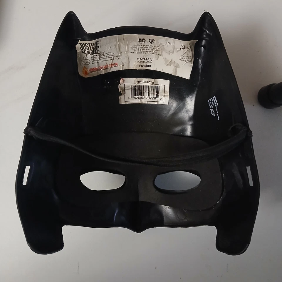 Máscara de Batman Talla Infantil Rubíes Disfraz Co. tm DC Comics Máscara Facial Infantil Foto 2 de 3