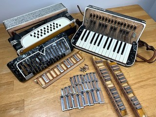 Salanti Accordion Model 276 Parts or Restoration Made in Italy Reeds Case
