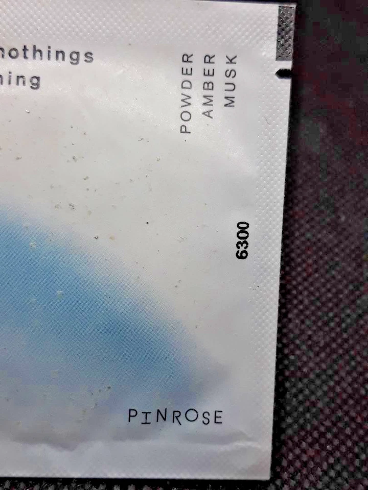 PILLOWTALK POET por PINROSE Eau de Parfum Muestra/Tamaño de Viaje Foto 4 de 4